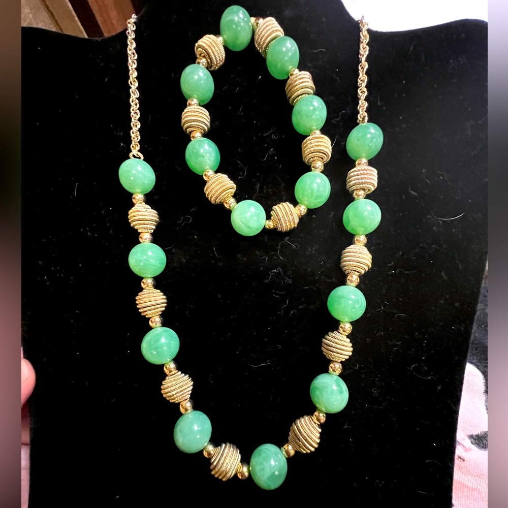 Vintage ( M ) Monet Signed Jadeite Green Acrylic Bead Necklace And Bracelet